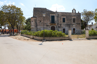 Antigua escuela que entra en los nuevos planes. Agenzia del Demanio